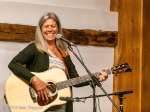 Photo of Diane Polledri with guitar
